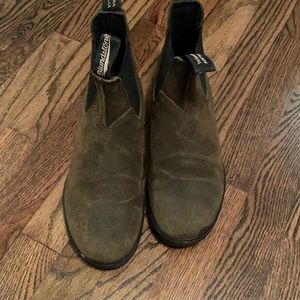 Blundstone suede boots olive